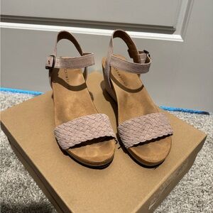 Lucky Brand Tan Sandals Woven Strap Flat Sole